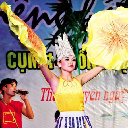 Phạm nhân Kim Anh trong một điệu múa (Giadinh.net)