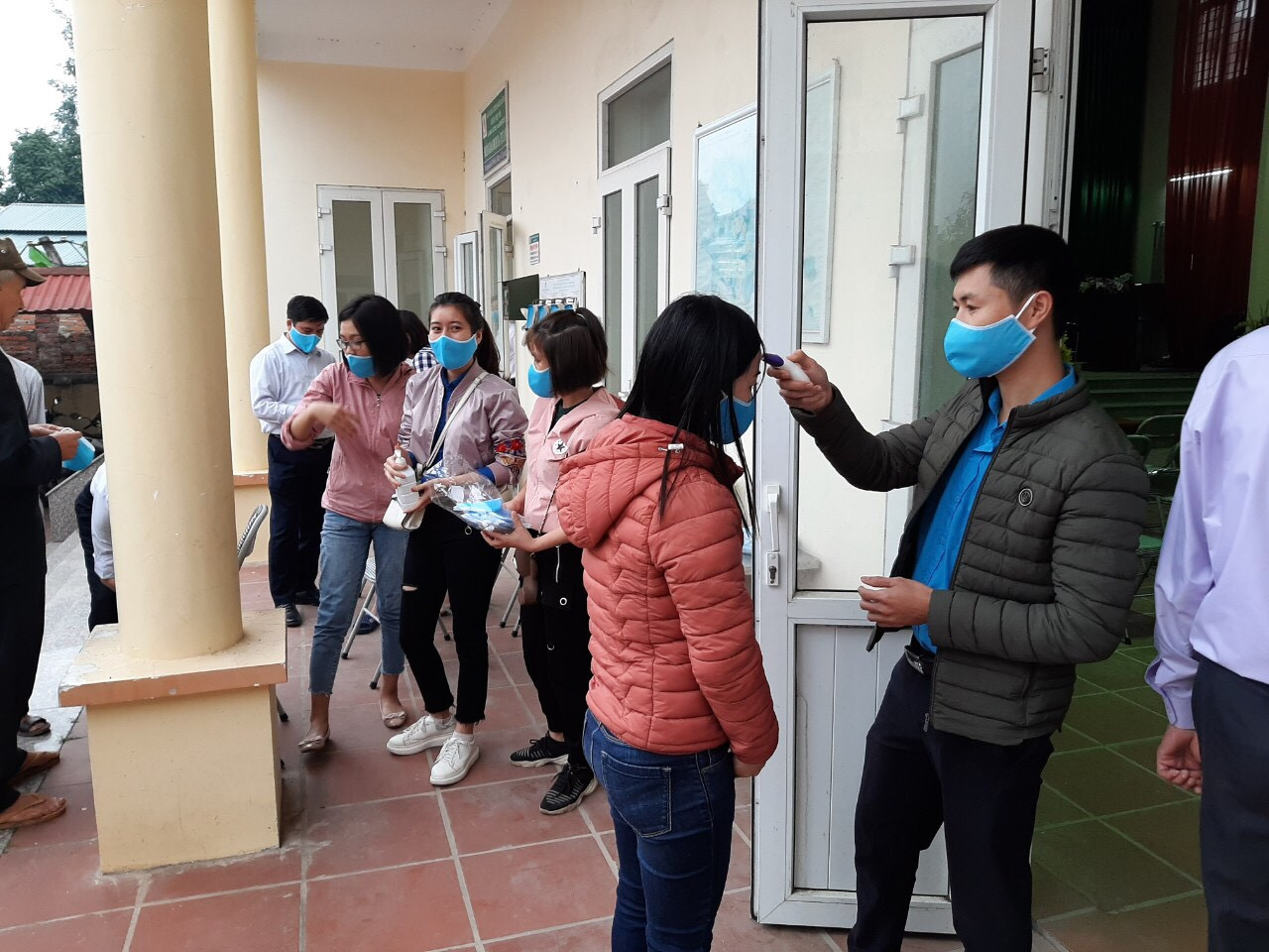 Hội nhóm thiện nguyện Bình Thuận hỗ trợ chống Covid-19 ảnh 7