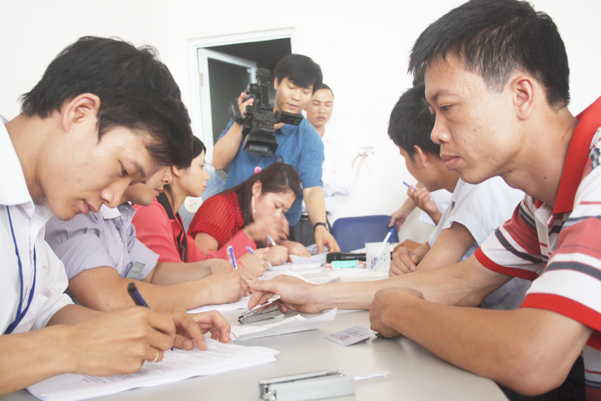 Khách hàng bốc thăm tại dự án nhà TNT Sài Đồng nhưng cũng bỏ vì giá cao. Ảnh: TN