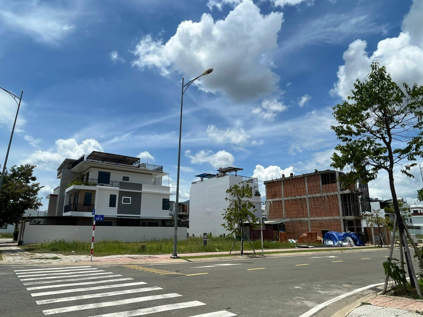 Tuy nhiên, đến tháng 8/2022, Công ty Vĩnh Thái chưa thực hiện xong nghĩa vụ thuế theo chỉ đạo của UBND tỉnh Khánh Hòa. Việc nợ thuế của Công ty Vĩnh Thái đang làm ảnh hưởng đến quá trình chuyển nhượng BĐS của nhiều khách hàng đã mua sản phẩm từ chủ đầu tư. Tuy nhiên, đến tháng 8/2022, Công ty Vĩnh Thái chưa thực hiện xong nghĩa vụ thuế theo chỉ đạo của UBND tỉnh Khánh Hòa. Việc nợ thuế của Công ty Vĩnh Thái đang làm ảnh hưởng đến quá trình chuyển nhượng BĐS của nhiều khách hàng đã mua sản phẩm từ chủ đầu tư.