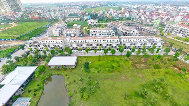 Hà Nội sẽ kiểm tra và xử lý nghiêm các vi phạm trong thực hiện quy định về đầu tư kinh doanh bất động sản, đặc biệt là các dự án nhà ở chưa đủ điều kiện pháp lý đã đưa vào kinh doanh. Hà Nội sẽ kiểm tra và xử lý nghiêm các vi phạm trong thực hiện quy định về đầu tư kinh doanh bất động sản, đặc biệt là các dự án nhà ở chưa đủ điều kiện pháp lý đã đưa vào kinh doanh.