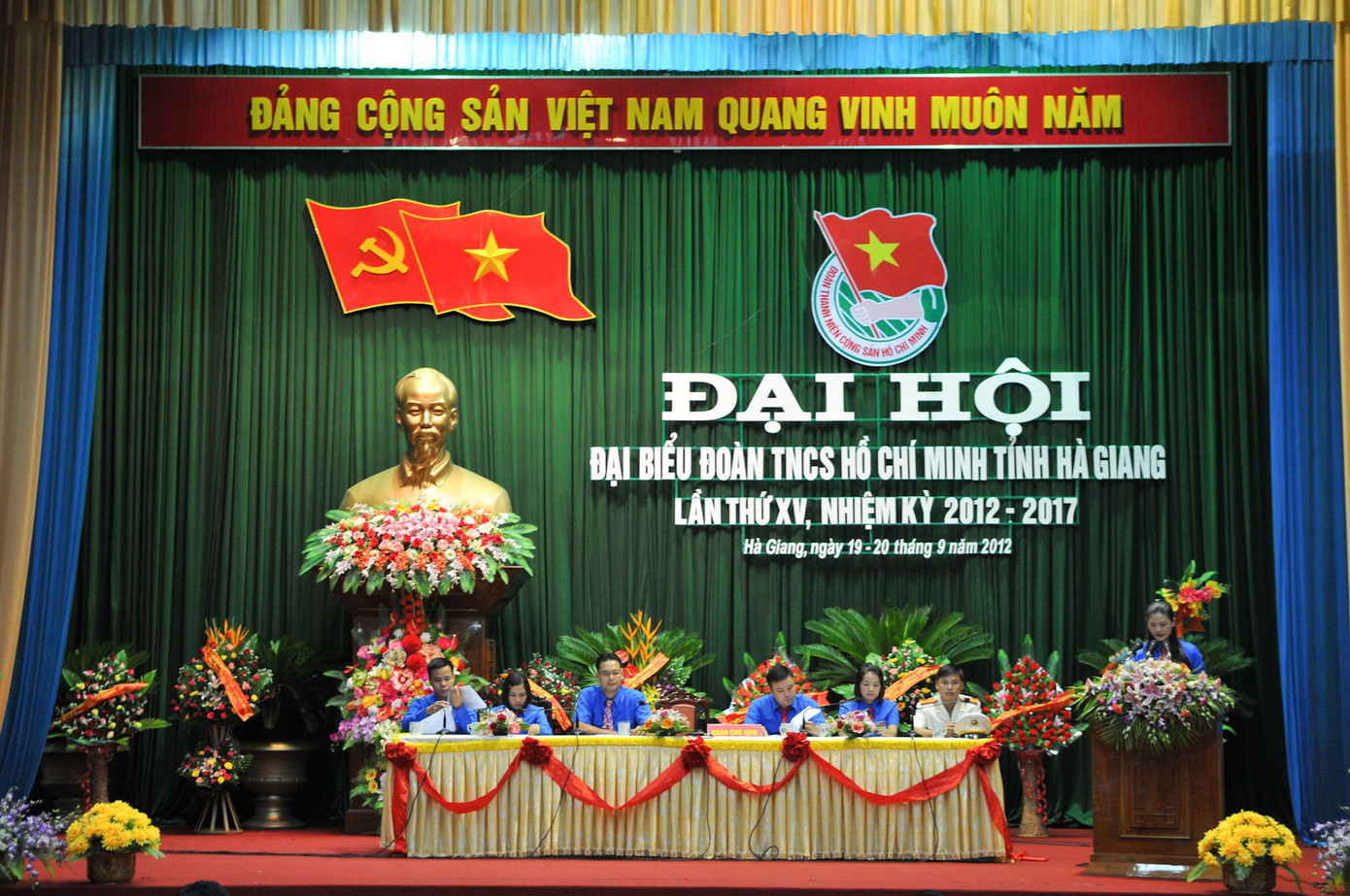 Đoàn chủ tịch Đại hội Đoàn TNCS HCM tỉnh Hà Giang lần thứ XV. Đoàn chủ tịch Đại hội Đoàn TNCS HCM tỉnh Hà Giang lần thứ XV