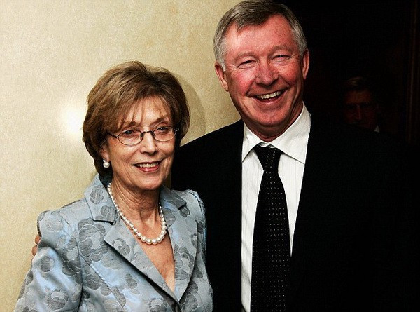 Nhìn gần 'nội tướng' của HLV Park Hang - seo ảnh 2