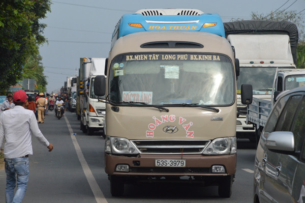 BOT Sóc Trăng tiếp tục hỗn loạn, ùn tắc kinh hoàng ảnh 4