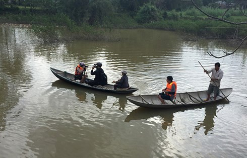 Bối rối trước 'dòng sông cá chết' dài 3km ở Quảng Ngãi ảnh 1