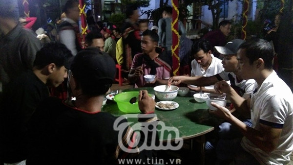 Nhà H’Hen Niê tất bật mở tiệc đãi dân làng với các món truyền thống Ê Đê ảnh 6