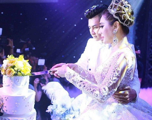 Khoảnh khắc Lâm Khánh Chi đẹp như thiên thần trong váy cưới trắng muốt ảnh 5