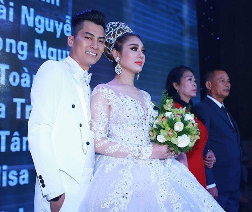 Khoảnh khắc Lâm Khánh Chi đẹp như thiên thần trong váy cưới trắng muốt ảnh 4