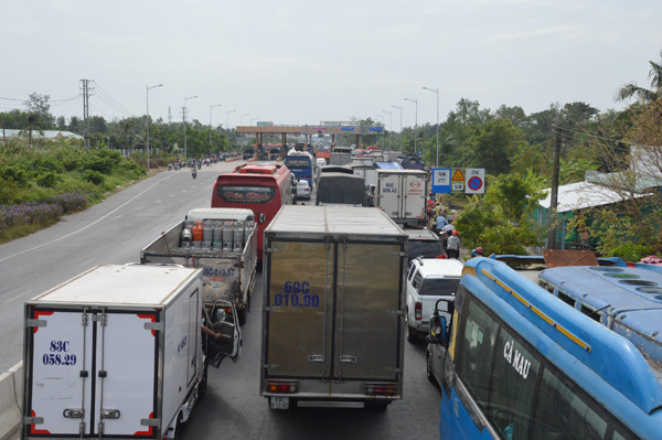 BOT Sóc Trăng tiếp tục hỗn loạn, ùn tắc kinh hoàng ảnh 2
