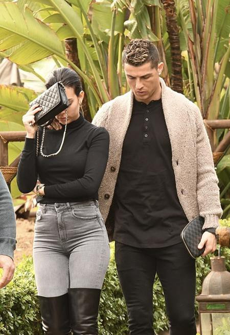 Sau scandal 'gạ tình', Ronaldo vội tổ chức sinh nhật lấy lòng bạn gái ảnh 1