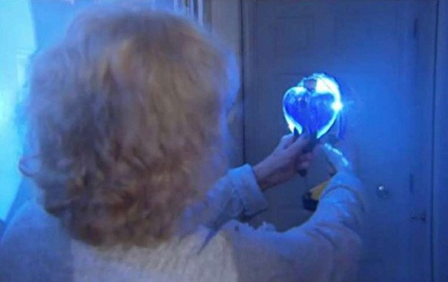 Mua trang sức cũ, 'sốc' khi phát hiện sự thật ẩn bên trong ảnh 2