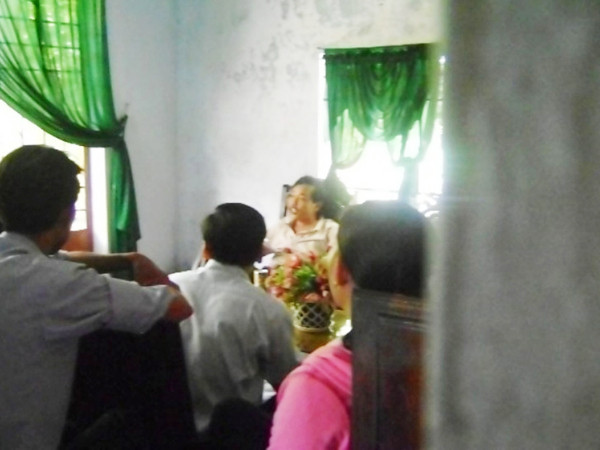 Trong điện của thầy Quý