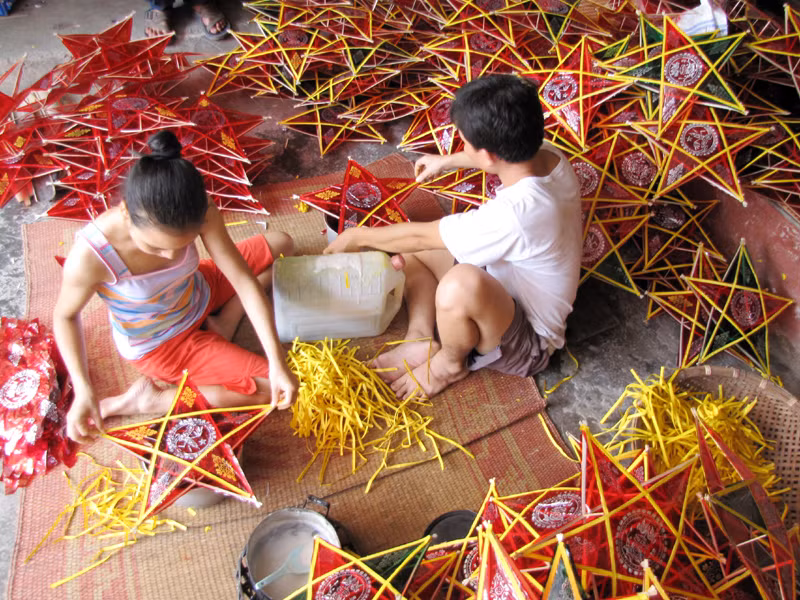 Không khí làm đèn tại hộ gia đình ông Nguyễn Văn Xá (xóm 1, thông Bão Đáp, xã Hồng Quang, Nam Trực, Nam Định)
