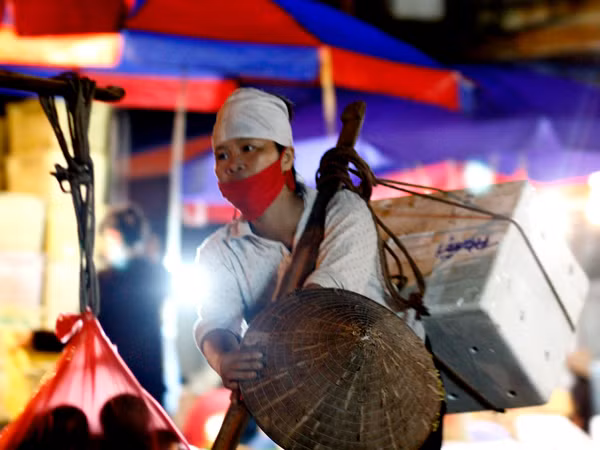 Kiếm sống đêm