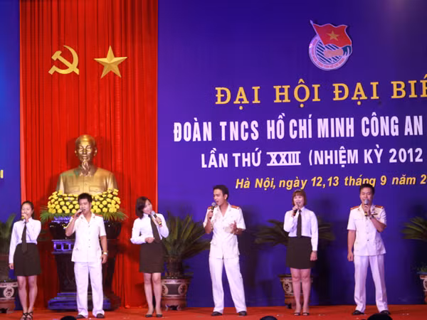 Nhiều hoạt động giáo dục của Đoàn đã được tổ chức với nhiều nội dung, hình thức phong phú, bám sát nhiệm vụ bảo vệ an ninh chính trị, trật tự an toàn xã hội và đáp ứng tốt hơn nhu cầu rèn luyện trưởng thành của Đoàn viên. Tiêu biểu như: cuộc vận động “Tuổi trẻ Công an Thủ đô tình nguyện tăng cường cho lực lượng trực tiếp chiến đấu ở cơ sở”, Chiến dịch “60 ngày đêm thanh niên Công an Thủ đô thi đua lập công dang Bác”, phong trào “3 thí đua hướng tới Đại lễ kỷ niệm 1000 năm Thăng Long – Hà Nội”, thực hiện cuộc vận động “Học tập và làm theo tấm gương đại đức Hồ Chí Minh – CAND vì nước quên thân, vì dân phục vụ”; tham mưu ban hành và tổ chức triển khải giải thưởng “Gương mặt trẻ Công an Thủ đô xuất sắc tiêu biểu”...