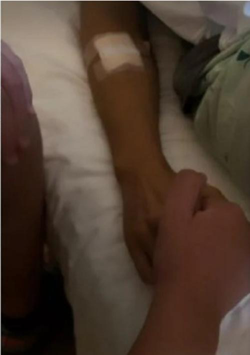 Vợ Lâm Chí Dĩnh đăng ảnh mới, được cho là cô đang nắm tay chồng. Ảnh: Instagram.