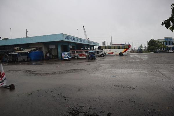 Một nơi bình thường rất đông đúc ở tỉnh Isabela, hôm nay (23/8) vắng lặng vì mọi người ở trong nhà khi bão sắp đổ bộ. Ảnh: AFP.