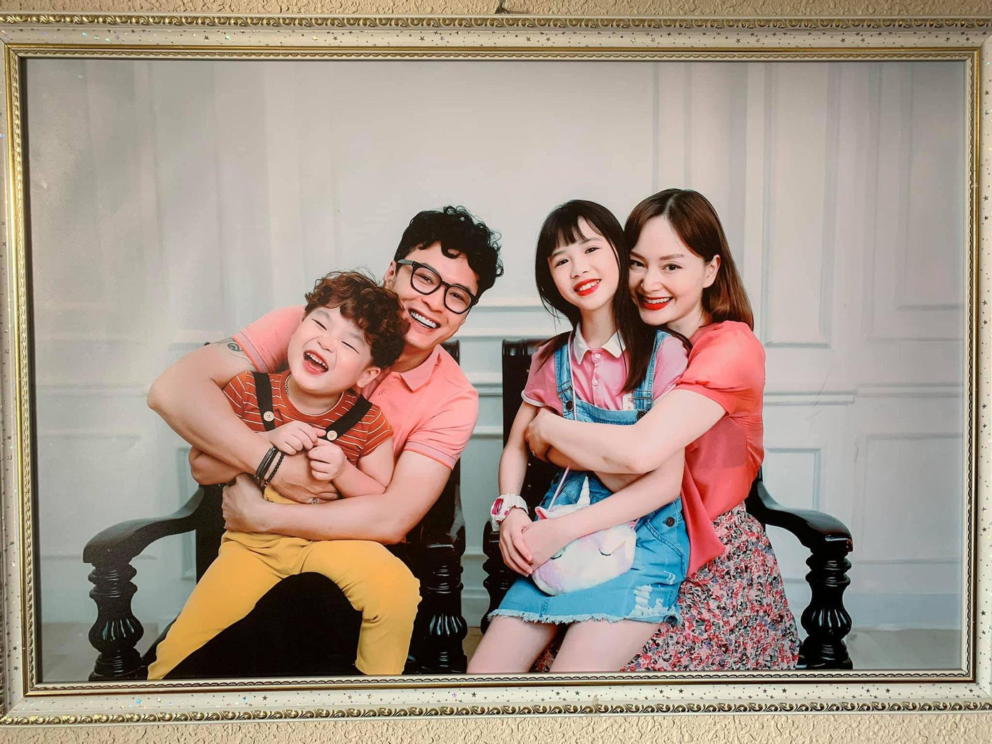 Vì bản tính gà mẹ nên Vân Khánh dễ sa vào lưới tình với một người như Đức.