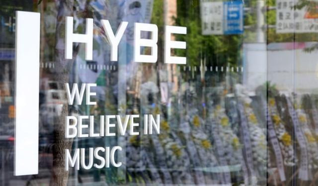 Chính quyền địa phương chưa có cách xử lý triệt để tình trạng dùng hoa tang để biểu tình của fan Kpop.