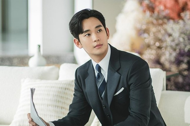 Mức cát-xê không tưởng của Kim Soo Hyun gây tranh cãi lớn vào đầu năm.
