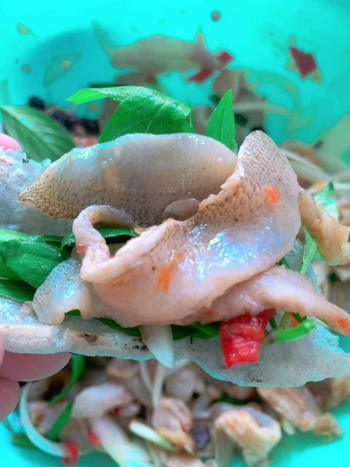 Gỏi cá đục thơm ngon với phần thịt cá dẻo, dai, vị ngọt thanh tự nhiên. Ảnh: Huỳnh Hương Gỏi cá đục thơm ngon với phần thịt cá dẻo, dai, vị ngọt thanh tự nhiên. Ảnh: Huỳnh Hương