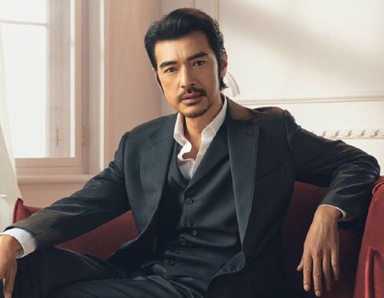 Người thầy thân thiết tiết lộ Kim Thành Vũ chọn cuộc sống ẩn dật, lấy làm ruộng làm thú vui. Người thầy thân thiết tiết lộ Kim Thành Vũ chọn cuộc sống ẩn dật, lấy làm ruộng làm thú vui.