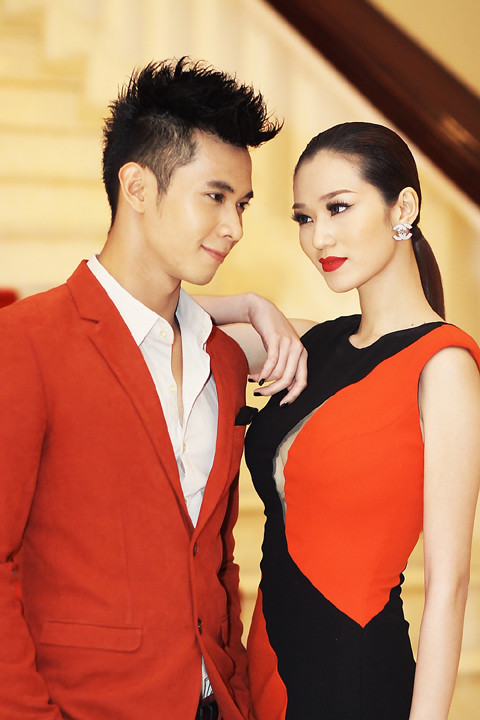 Chính vì thế hai người đã tranh thủ tạo dáng