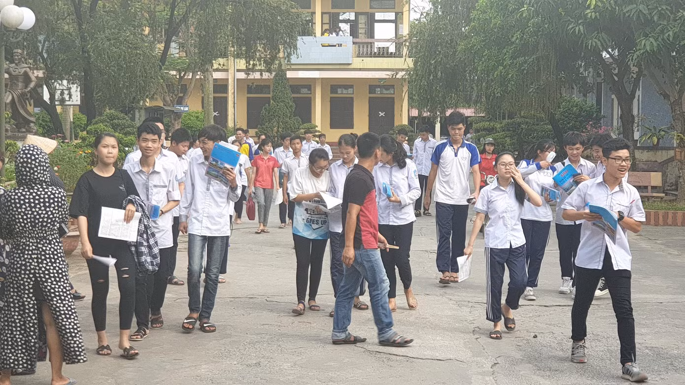 Cô giáo ở Hà Nội tát trẻ bầm dập, tụ máu môi ảnh 7