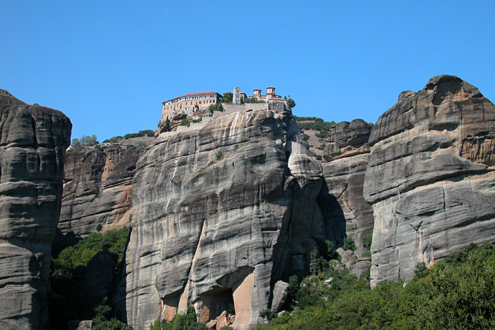 Trước đây, nếu muốn đi lên tu viện phải đi bằng thang dây
