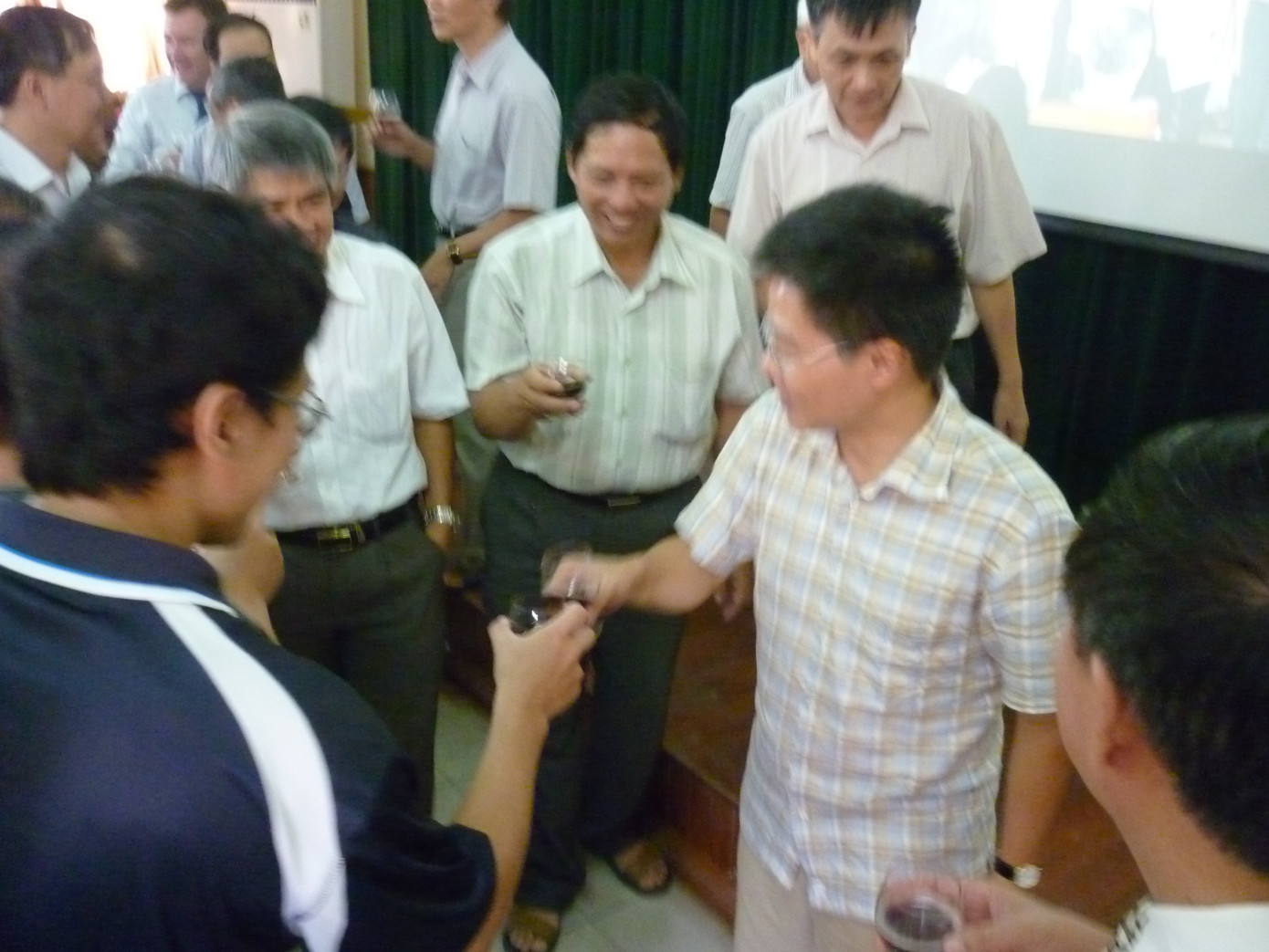 GS Ngô Bảo Châu nhận được sự chúc mừng của rất nhiều nhà khoa học, nhà quản lý