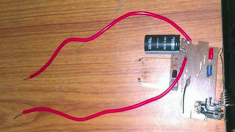 Thiết bị điện và GPS được gắn vào bên trong áo lót. Ảnh:techpedia.in. Thiết bị điện và GPS được gắn vào bên trong áo lót. Ảnh:techpedia.in