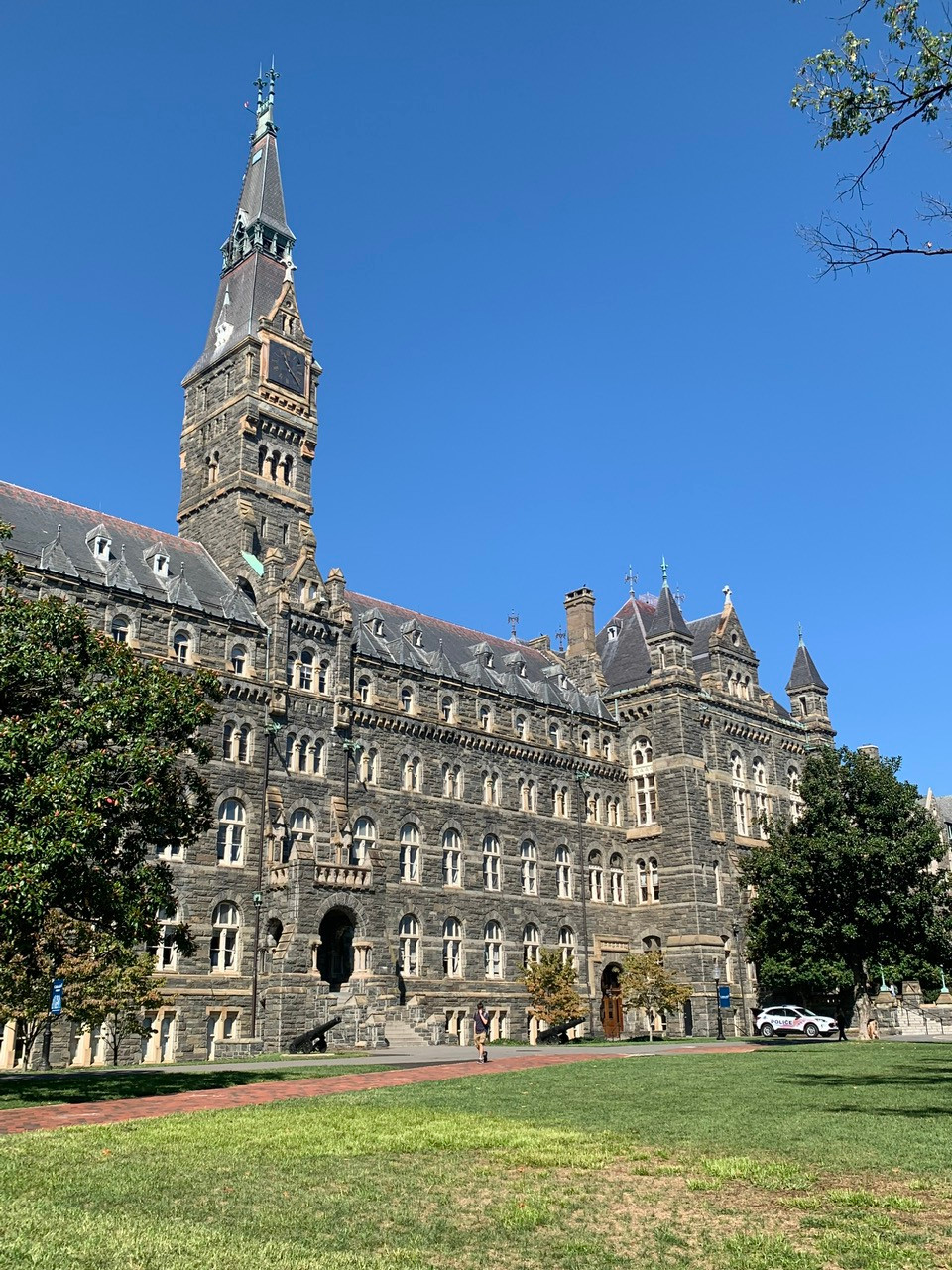 Khuôn viên cổ kính của Đại học Georgetown - một trong những trường đại học lâu đời và danh giá bậc nhất nước Mỹ. Ảnh: Hà Nhân Khuôn viên cổ kính của Đại học Georgetown - một trong những trường đại học lâu đời và danh giá bậc nhất nước Mỹ. Ảnh: Hà Nhân