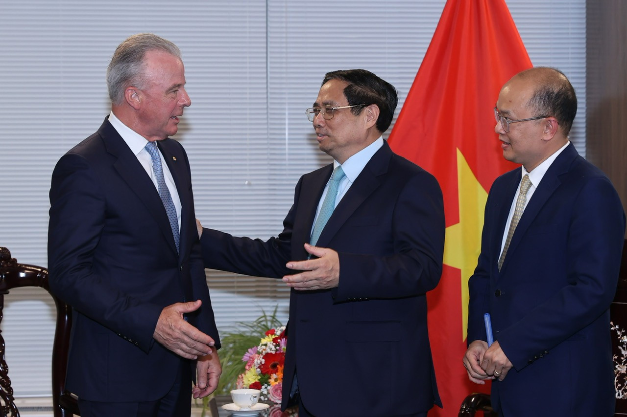 Thủ tướng đề nghị Boeing mở rộng chuỗi sản xuất, cung ứng tại Việt Nam, sớm xây dựng trung tâm bảo dưỡng thiết bị, máy móc máy bay quy mô và hỗ trợ các hãng hàng không về việc này.