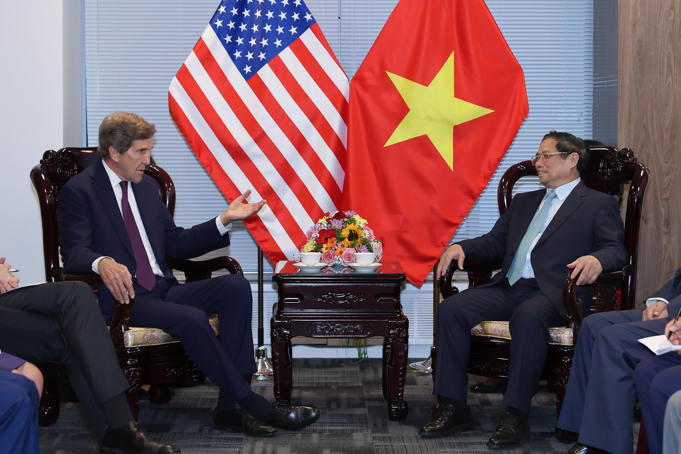 Đặc phái viên John Kerry cho biết Tổng thống Joe Biden hết sức ấn tượng và trân trọng sự đón tiếp trọng thị, thân tình, chu đáo của Việt Nam trong chuyến thăm vừa qua.