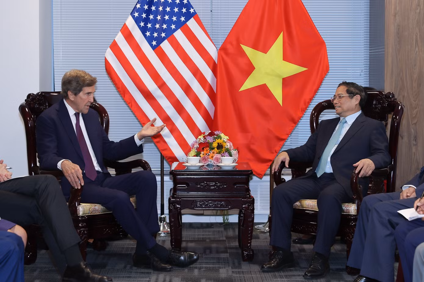 Đặc phái viên John Kerry cho biết Tổng thống Joe Biden hết sức ấn tượng và trân trọng sự đón tiếp trọng thị, thân tình, chu đáo của Việt Nam trong chuyến thăm vừa qua.