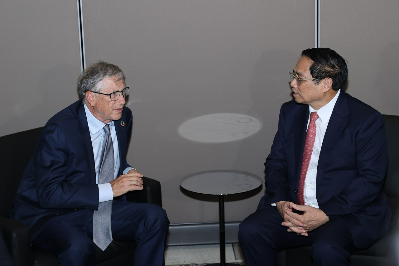 Ông Bill Gates cho biết luôn rất quan tâm, theo sát sự phát triển của Việt Nam bởi Việt Nam rất quan trọng trong chính sách phát triển của Microsoft và các quỹ Ông Bill Gates cho biết luôn rất quan tâm, theo sát sự phát triển của Việt Nam bởi Việt Nam rất quan trọng trong chính sách phát triển của Microsoft và các quỹ