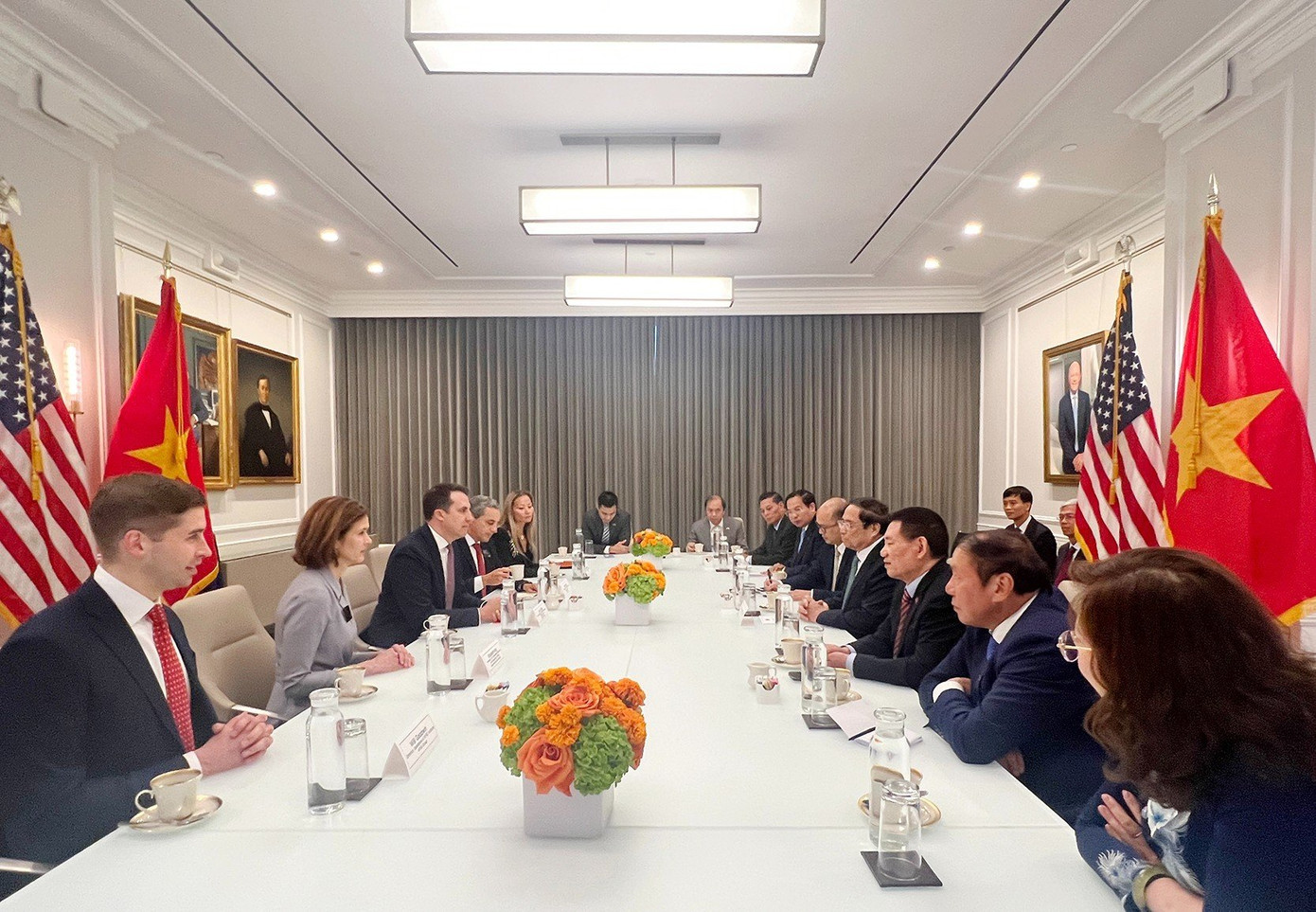 Thủ tướng làm việc và trao đổi với lãnh đạo NYSE trước phiên giao dịch.