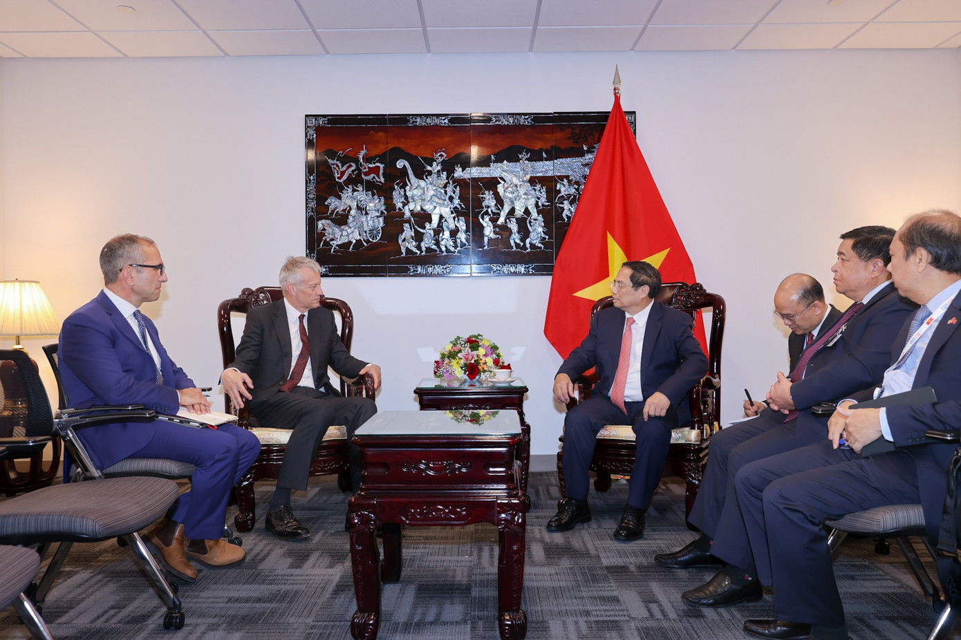 Thủ tướng đánh giá cao kết quả hoạt động tại Việt Nam và chiến lược kinh doanh bền vững của Công ty nhằm thúc đẩy hoạt động sản xuất xanh. Ảnh: NB. Thủ tướng đánh giá cao kết quả hoạt động tại Việt Nam và chiến lược kinh doanh bền vững của Công ty nhằm thúc đẩy hoạt động sản xuất xanh. Ảnh: NB.