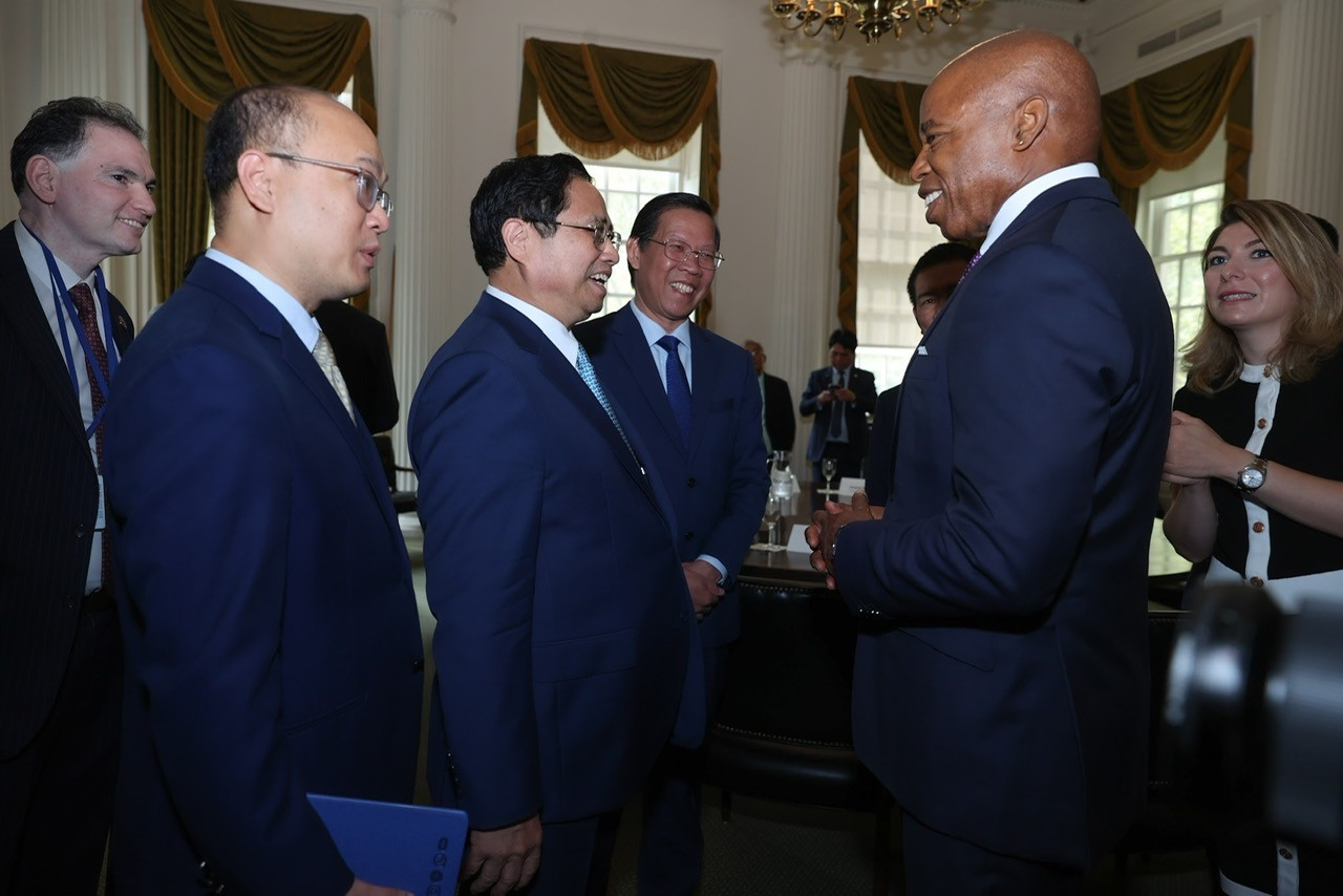 Thủ tướng Chính phủ Phạm Minh Chính gặp Thị trưởng thành phố New York Eric Adams. Ảnh: Nhật Bắc
