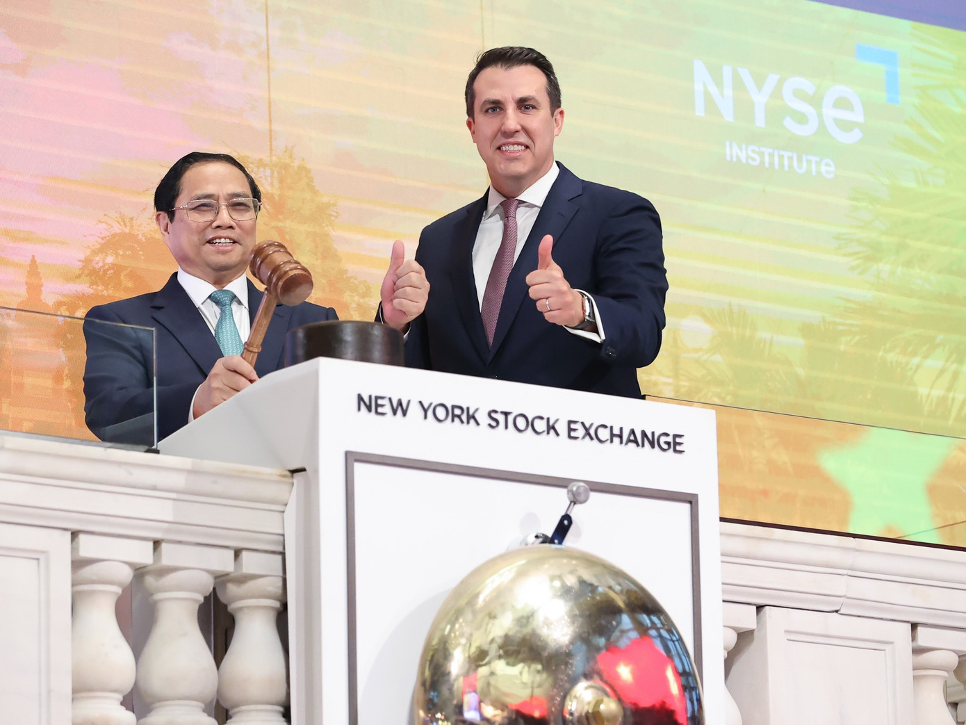 Thủ tướng Phạm Minh Chính và Phó Chủ tịch NYSE John Tuttle.