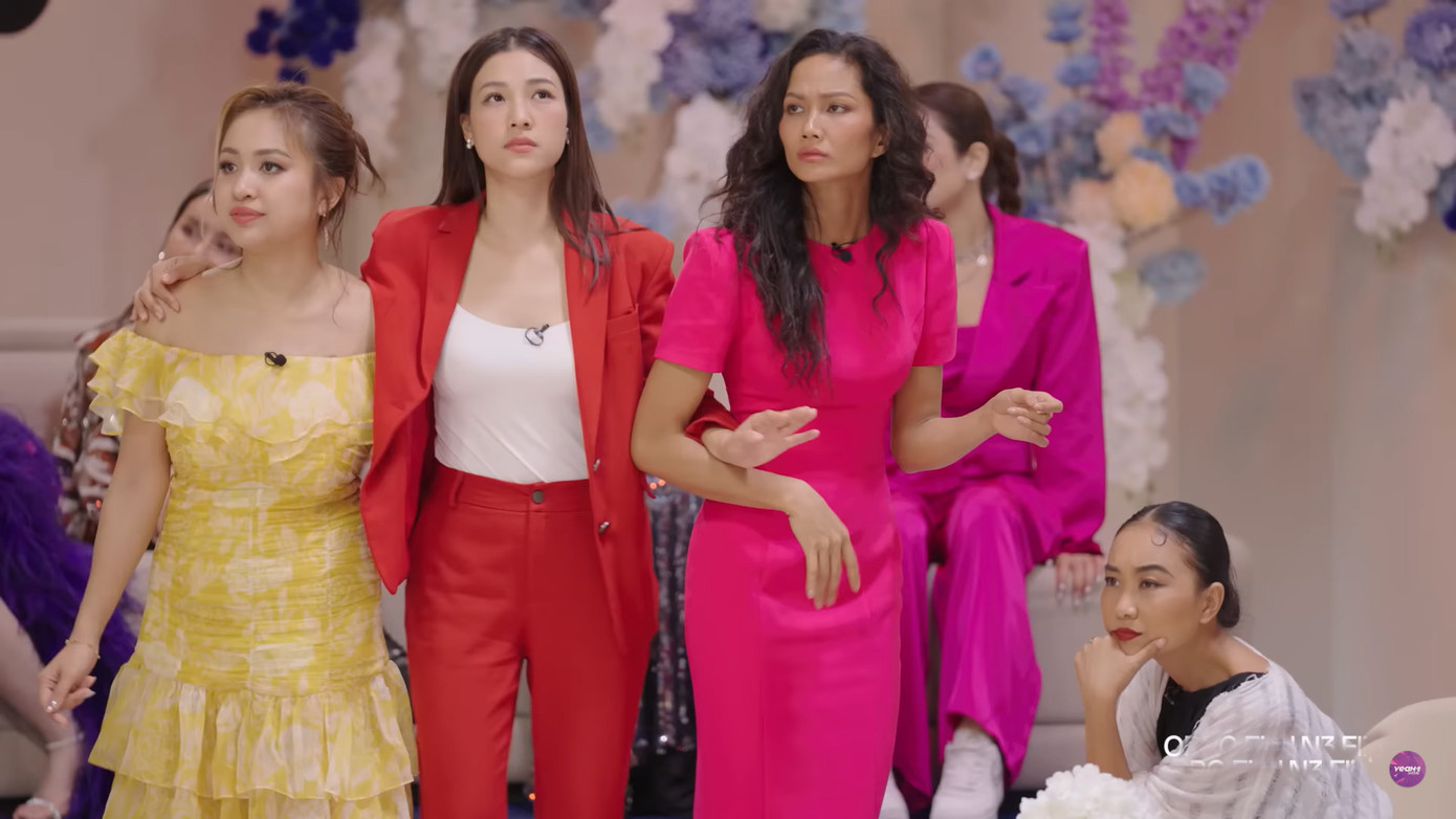 Các chị đẹp hưởng ứng phần trình diễn của Thái Trinh. Ảnh: CMH Các chị đẹp hưởng ứng phần trình diễn của Thái Trinh. Ảnh: CMH