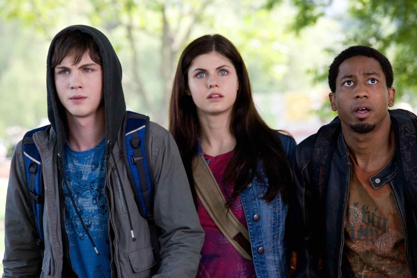 Bộ ba diễn viên chính bản điện ảnh lần lượt gồm Logan Lerman trong vai "Percy Jackson", Brandon T. Jackson trong vai "Grover" và Alexandra Daddario trong vai "Annabeth Chase". Bộ ba diễn viên chính bản điện ảnh lần lượt gồm Logan Lerman trong vai "Percy Jackson", Brandon T. Jackson trong vai "Grover" và Alexandra Daddario trong vai "Annabeth Chase".