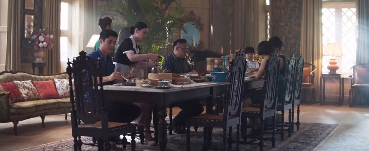 Dù bận rộn đến đâu, các thành viên nhà Young luôn dành thời gian quây quần bên nhau cùng gói sủi cảo. (Nguồn: Internet) Dù bận rộn đến đâu, các thành viên nhà Young luôn dành thời gian quây quần bên nhau cùng gói sủi cảo. (Nguồn: Internet)
