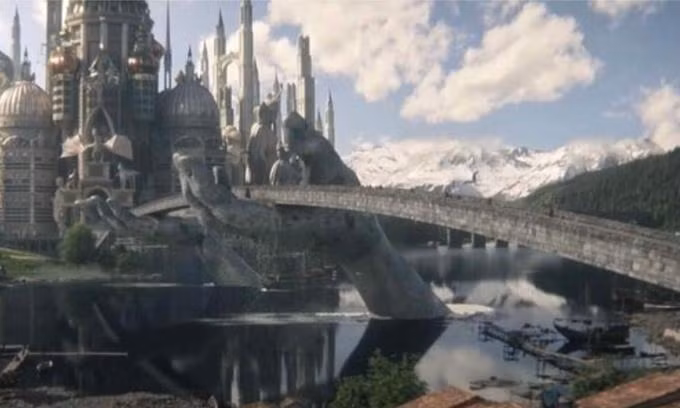 Khán giả Việt Nam thích thú khi thấy Cầu Vàng được thể hiện trên bom tấn truyền hình Mỹ.