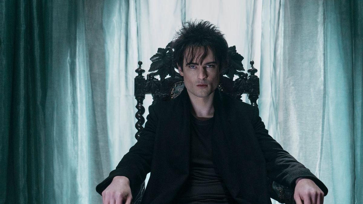 Tom Sturridge đã khắc hoạ một Morpheus cao ngạo, lãnh khốc nhưng giàu tình cảm. Tom Sturridge đã khắc hoạ một Morpheus cao ngạo, lãnh khốc nhưng giàu tình cảm.