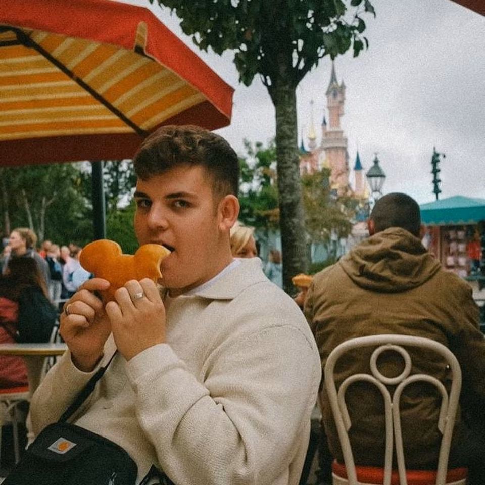 Thế giới đắm chìm trong sự dễ thương của "Isaac" Tobie Donovan. (Nguồn: Heartstopper Vietnam Fanpage)