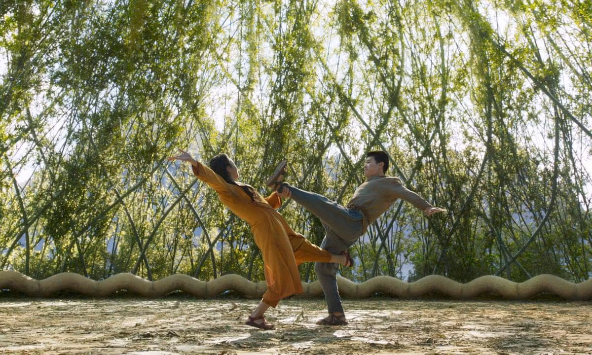 Các thế võ trong Shang-Chi đều vận dụng uyển chuyển lực đạo tự nhiên. (Nguồn: Internet) Các thế võ trong Shang-Chi đều vận dụng uyển chuyển lực đạo tự nhiên. (Nguồn: Internet)