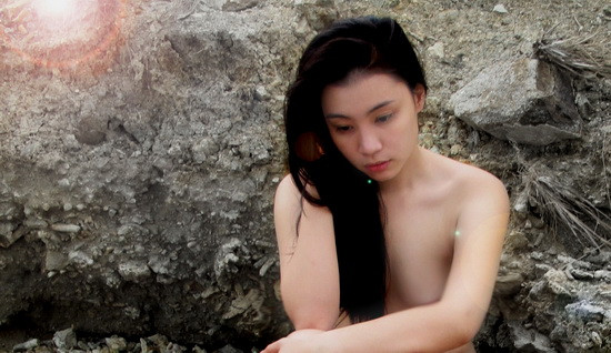 Mai Hải Anh và bộ ảnh nude trước biển hết sức dung tục