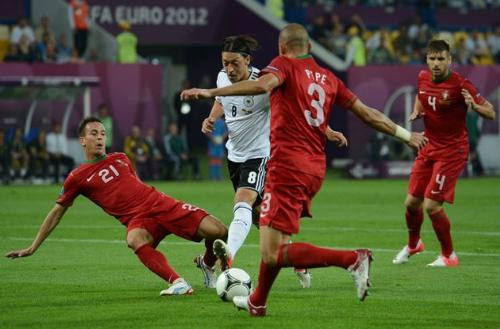 Trận đấu diễn ra quyết liệt nhưng không thực sự hấp dẫn