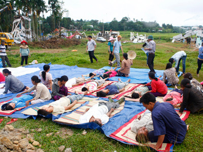 Người chết la liệt vì động đất